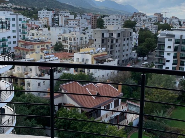 Girne Merkez’de satılık lüks 1+1 Residence daire ,Kapanmaz Deniz ve Dağ manzaralı