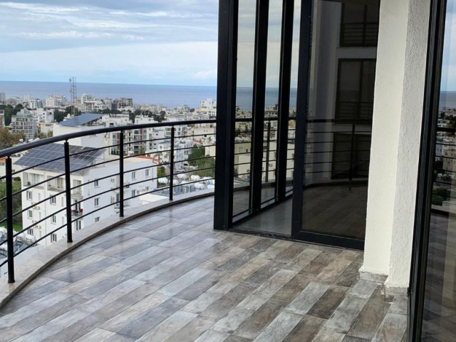 Girne Merkez’de satılık lüks 1+1 Residence daire ,Kapanmaz Deniz ve Dağ manzaralı