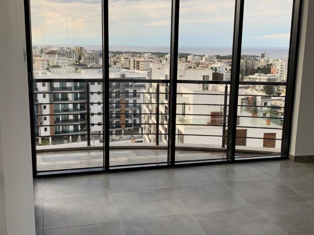 Girne Merkez’de satılık lüks 1+1 Residence daire ,Kapanmaz Deniz ve Dağ manzaralı