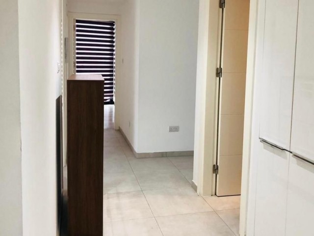 Girne Merkez’de satılık 3+1 lüks ,full eşyalı daire ,Deniz ve Dağ Manzaralı