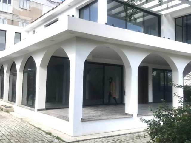 4+1 villa for sale in Kyrenia Karaoğlanlu