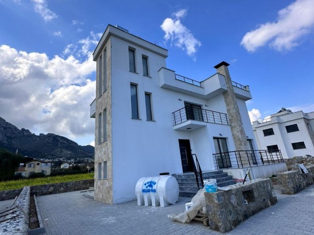  4+1 Triplex-Villa zu verkaufen in Karsiyaka