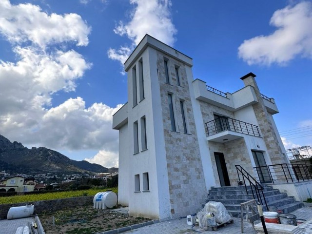  4+1 Triplex-Villa zu verkaufen in Karsiyaka