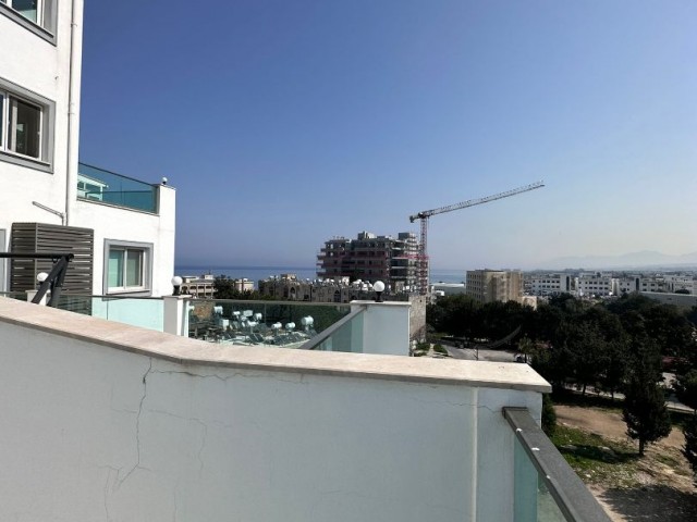  Girne Merkez’de satılık çok geniş 2+1 daire