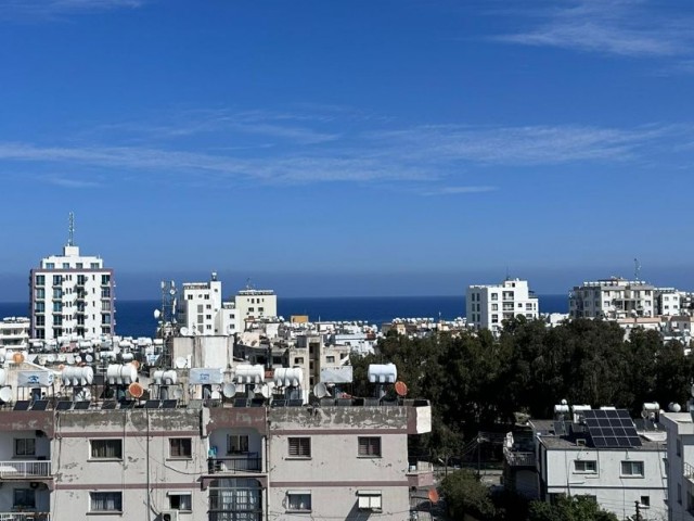  Zu verkaufen 2+1 Penthouse zu verkaufen in Kyrenia Centre, mit 360 unverbaubarem Meer- und Bergblick!!!