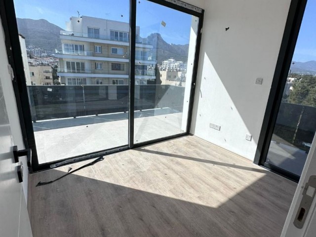  Zu verkaufen 2+1 Penthouse zu verkaufen in Kyrenia Centre, mit 360 unverbaubarem Meer- und Bergblick!!!