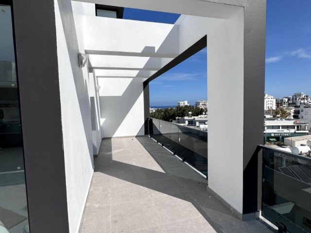  Zu verkaufen 2+1 Penthouse zu verkaufen in Kyrenia Centre, mit 360 unverbaubarem Meer- und Bergblick!!!