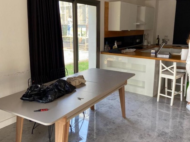 Çatalköy'de kiralık denize sıfır havuzlu 3+1 villa