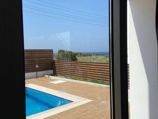 3+1 sea front villa with pool for rent in Çatalkoy