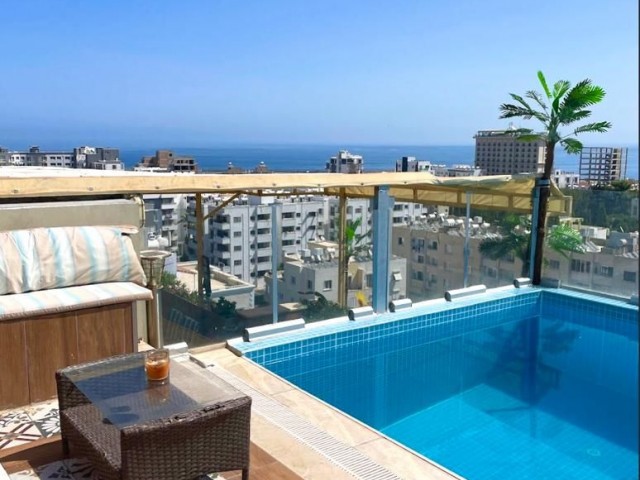 3+1 luxuriöses, voll möbliertes Penthouse zur Miete im Zentrum von Kyrenia