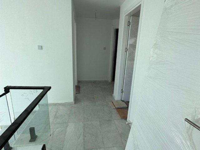 Boğazda satılık lüks,modern 3+1 villa,Çok Uygun Fiyat ,Türk koçan