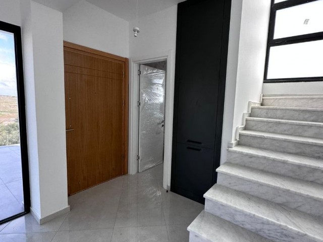 Boğazda satılık lüks,modern 3+1 villa,Çok Uygun Fiyat ,Türk koçan