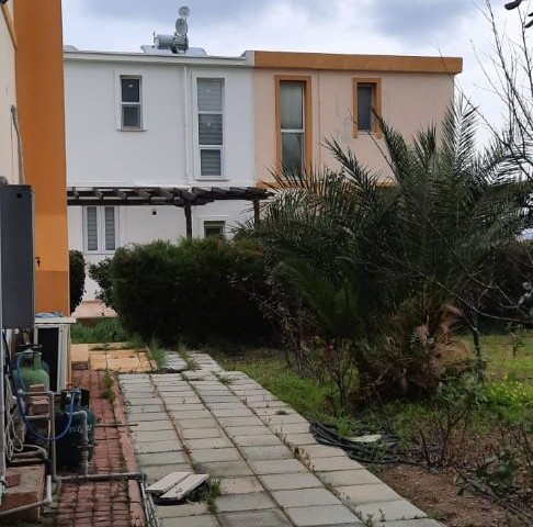 Girne Çatalköy'de satılık ikiz villa