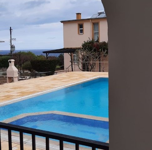 Girne Çatalköy'de satılık ikiz villa