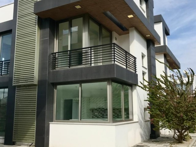 Kyrenia Alsancak (Merit Bereich) 3+1 neue Villa zu verkaufen