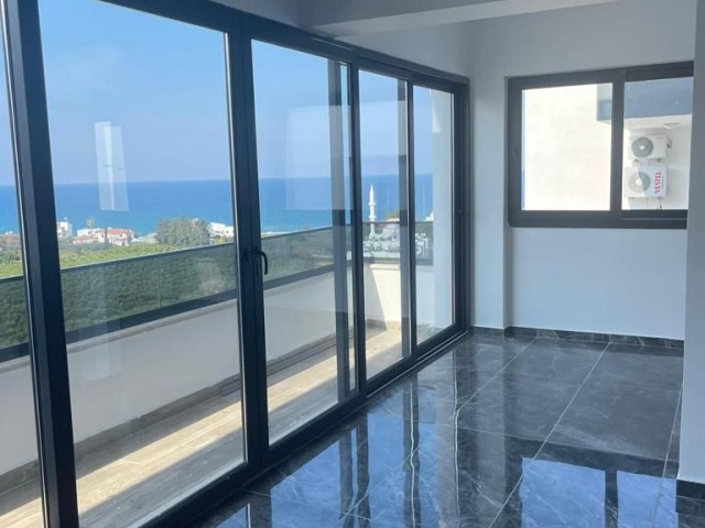 Lefke'de In Alpcan mira deniz ve dağ manzaralı 3+1 satılık penthouse