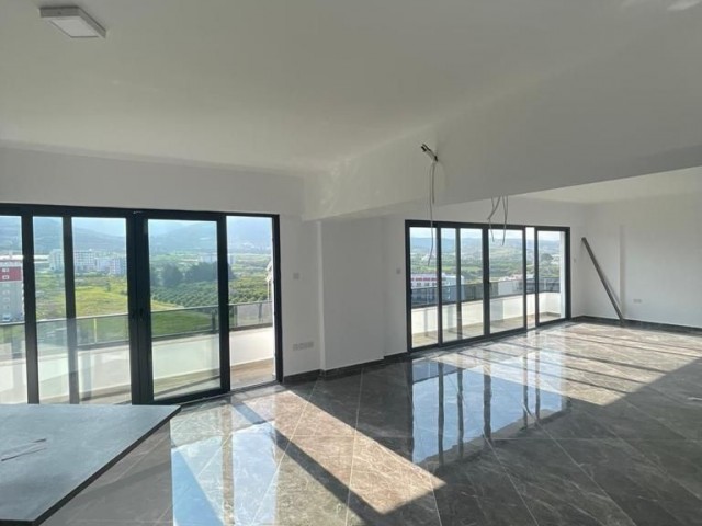 Lefke'de In Alpcan mira deniz ve dağ manzaralı 3+1 satılık penthouse