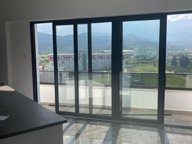 Lefke'de In Alpcan mira deniz ve dağ manzaralı 3+1 satılık penthouse