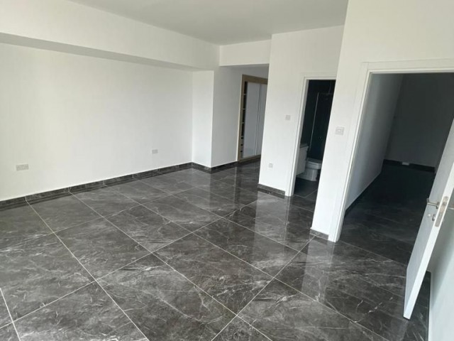 Lefke'de In Alpcan mira deniz ve dağ manzaralı 3+1 satılık penthouse