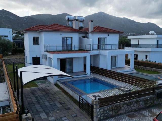 SCHÖNE VILLA ZU VERKAUFEN IN GİRNE/ÇATALKÖY 3+1