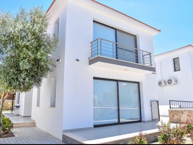 Zu verkaufen 4+1 Villa mit privatem Pool und Garten in Edremit, Kyrenia