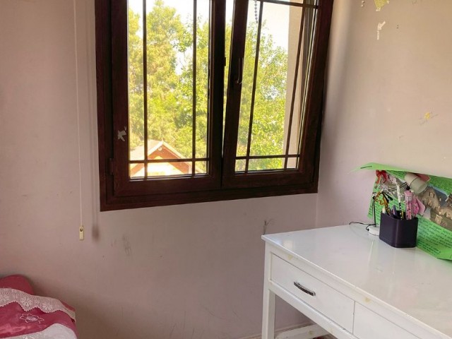 Alsancak’ta satılık 4+1 villa , Denize yürüme mesafesinde