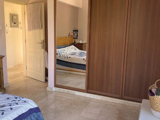 Alsancak’ta satılık 4+1 villa , Denize yürüme mesafesinde