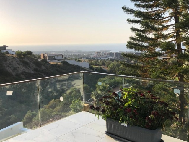 Luxuriöse freistehende Villa mit Berg- und Meerblick zum Verkauf in Kyrenia