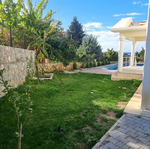 Girne Alsancak'ta satılık 3+1 villa