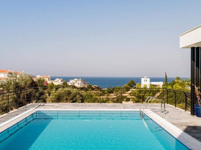 Wunderschöne Luxusvilla mit 3+1 Schlafzimmern und Pool zum Verkauf in der Gegend von Esentepe in Kyrenia