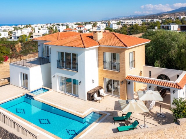 Wunderschöne Luxusvilla mit 5 Schlafzimmern, Pool und Garten zu verkaufen, Region Kyrenia Esentepe