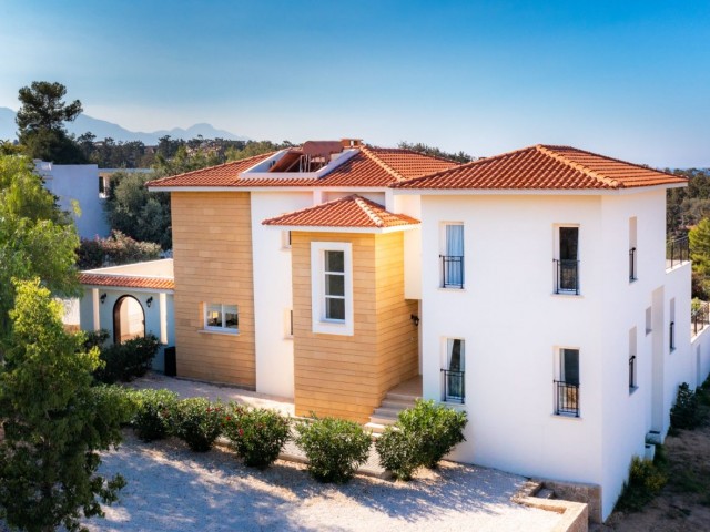 Wunderschöne Luxusvilla mit 5 Schlafzimmern, Pool und Garten zu verkaufen, Region Kyrenia Esentepe