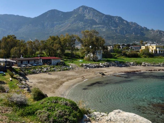 GROSSARTIGE GELEGENHEIT LAPTA LAND ZU VERKAUFEN GANZ IN DER NÄHE DES SANDSTRANDES SEHR GEEIGNET FÜR LUXUSWOHNUNGSBAU