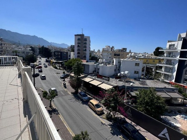 2+1 Penthouse-Wohnung zur Miete in Kyrenia Zentrum