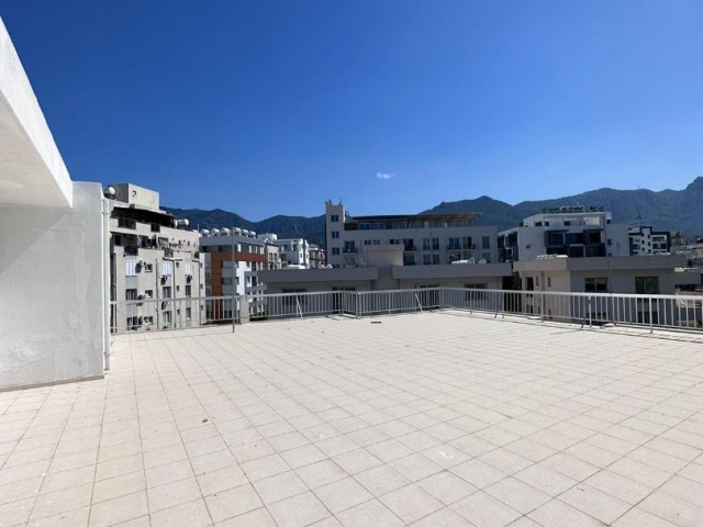 2+1 Penthouse-Wohnung zur Miete in Kyrenia Zentrum