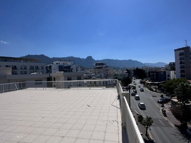 2+1 Penthouse-Wohnung zur Miete in Kyrenia Zentrum