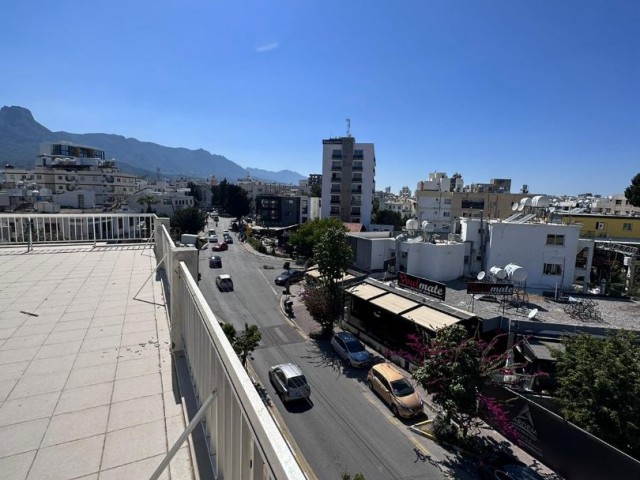 2+1 Penthouse-Wohnung zur Miete in Kyrenia Zentrum