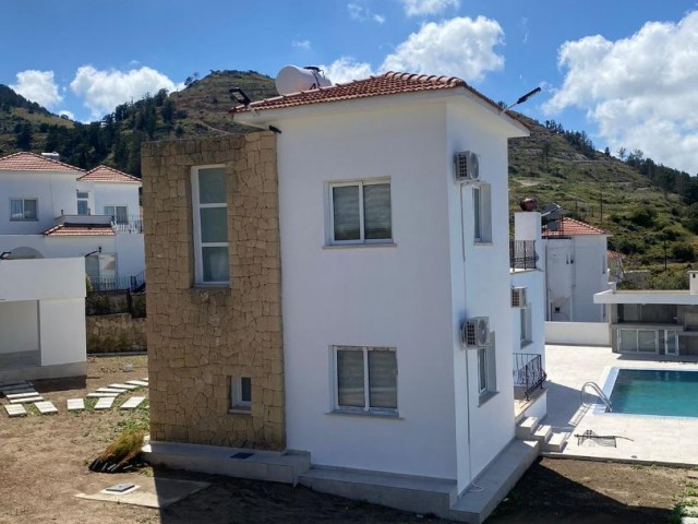 3+1 Villa mit Pool zu vermieten in Karsiyaka, Girne