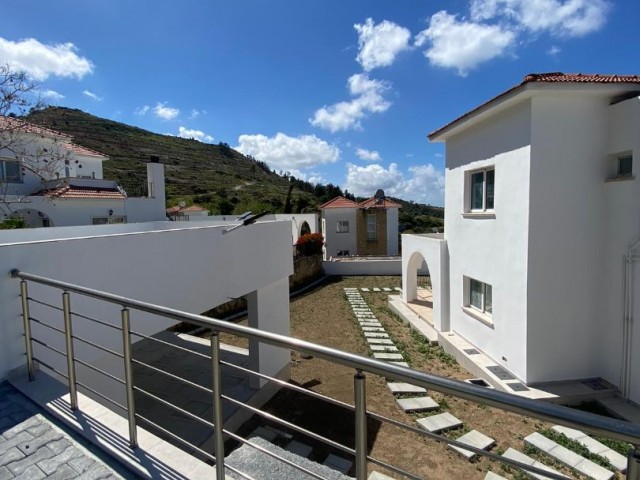 3+1 Villa mit Pool zu vermieten in Karsiyaka, Girne