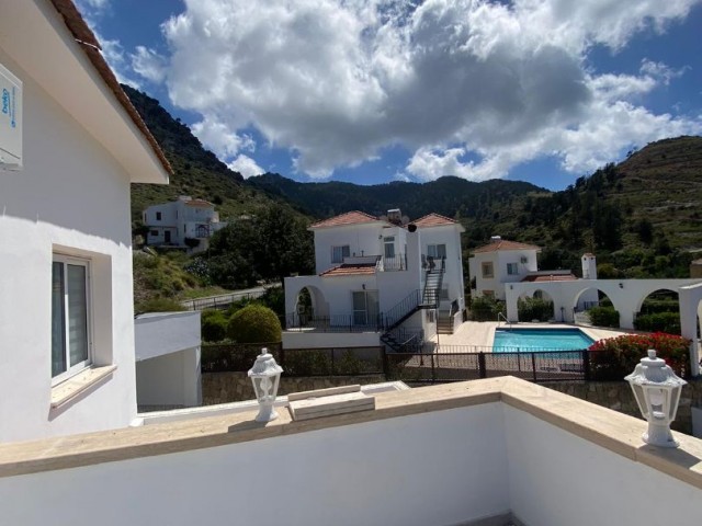 3+1 Villa mit Pool zu vermieten in Karsiyaka, Girne