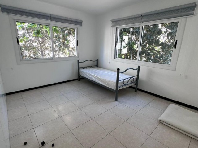 2+1 Penthouse-Wohnung zur Tagesmiete im Zentrum von Kyrenia befindet sich im Bereich des Barbaros-Marktes