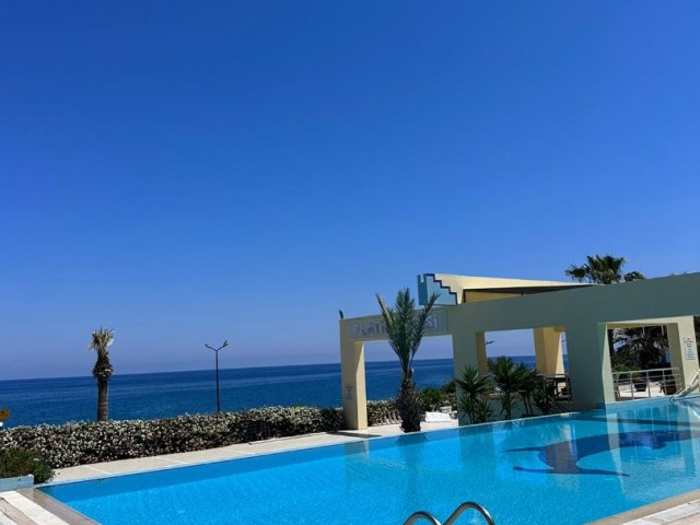 Girne Merkezde Satılık 3+1 penthouse,Muhteşem Deniz manzaralı , Denize sifir