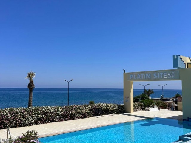 Girne Merkezde Satılık 3+1 penthouse,Muhteşem Deniz manzaralı , Denize sifir