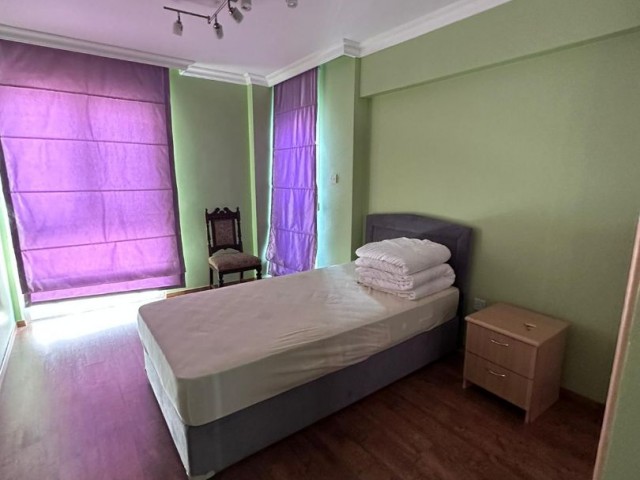 Girne Merkezde Satılık 3+1 penthouse,Muhteşem Deniz manzaralı , Denize sifir