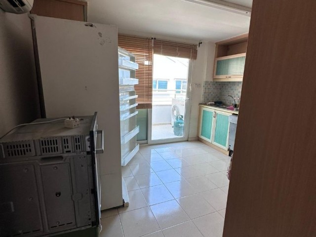 Zu verkaufen 3+1 Penthouse in Kyrenia Zentrum, herrlicher Meerblick, Meeresfront