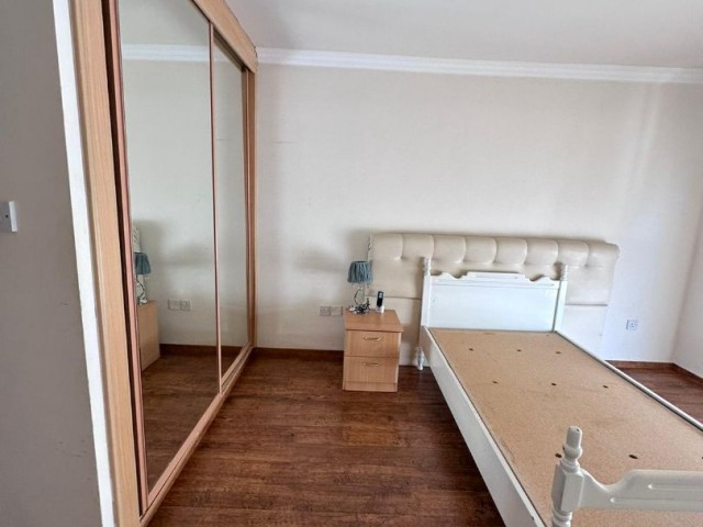 Girne Merkezde Satılık 3+1 penthouse,Muhteşem Deniz manzaralı , Denize sifir