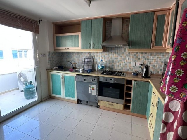 Girne Merkezde Satılık 3+1 penthouse,Muhteşem Deniz manzaralı , Denize sifir