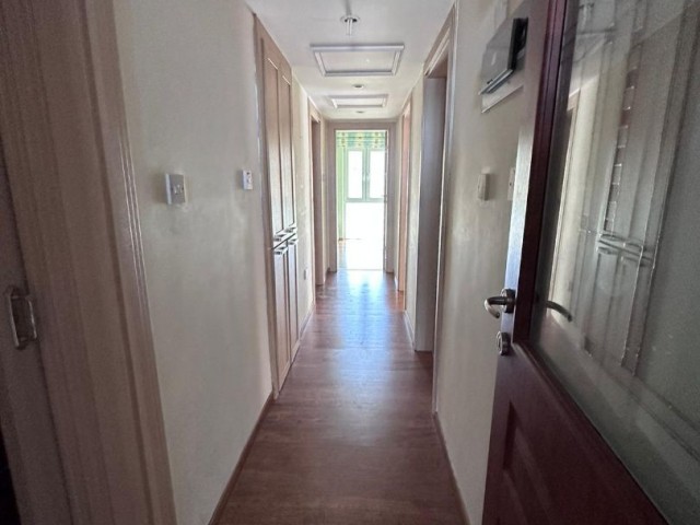 Girne Merkezde Satılık 3+1 penthouse,Muhteşem Deniz manzaralı , Denize sifir