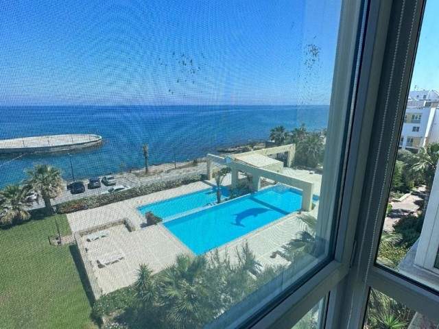 Girne Merkezde Satılık 3+1 penthouse,Muhteşem Deniz manzaralı , Denize sifir