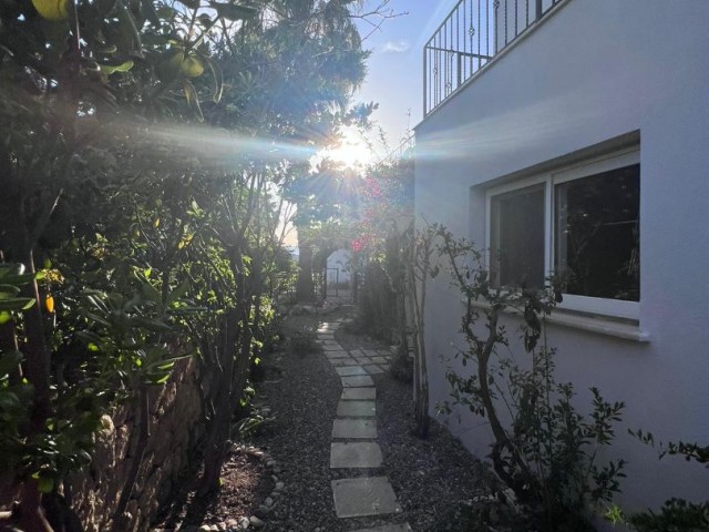  3+1 Villa mit Meerblick zu verkaufen in Karsiyakada